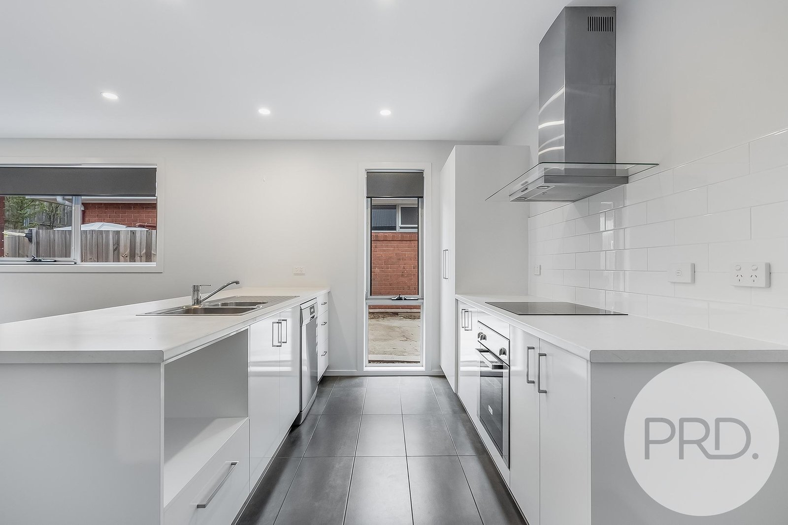 4/11 Kingston View Drive KINGSTON 3