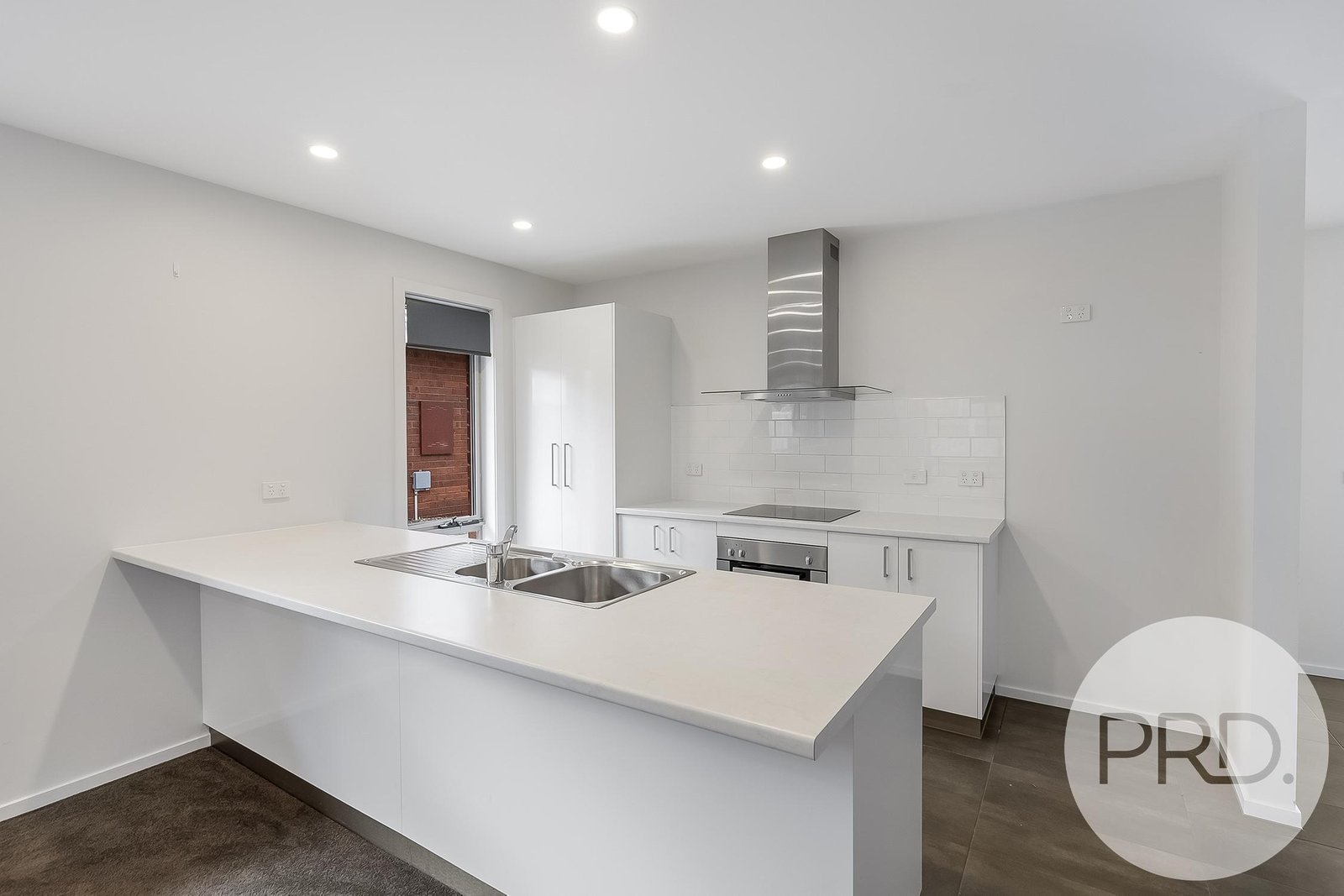 4/11 Kingston View Drive KINGSTON 4