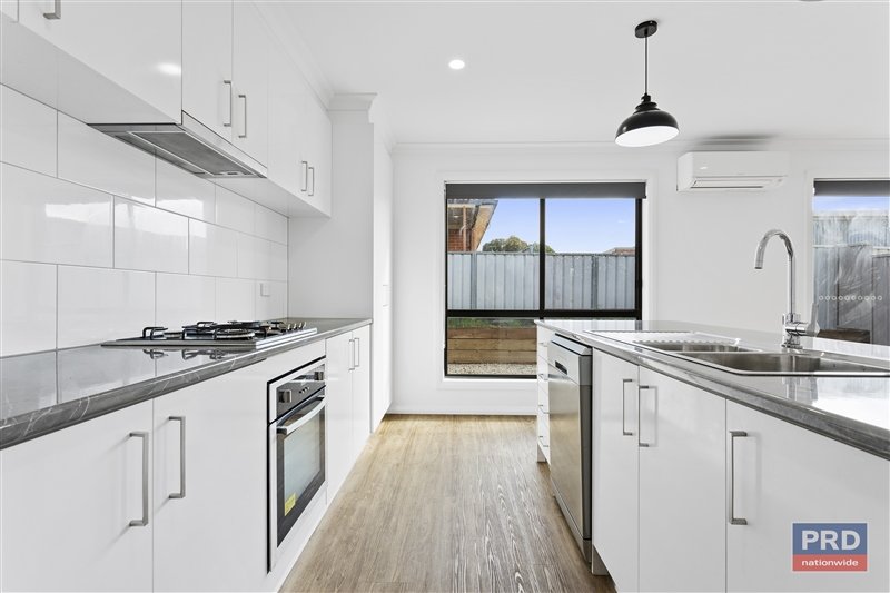 4/11 Semmens Street LONG GULLY 5