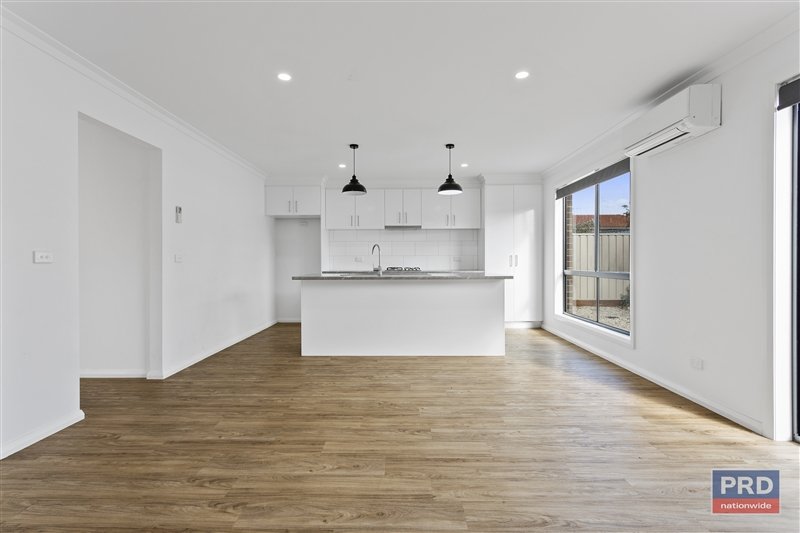 4/11 Semmens Street LONG GULLY 6