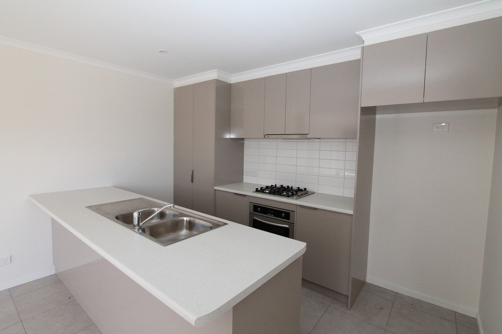 4/11 Spencer Street CANADIAN 2