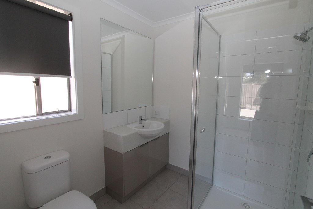 4/11 Spencer Street CANADIAN 3