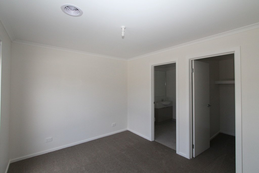 4/11 Spencer Street CANADIAN 4