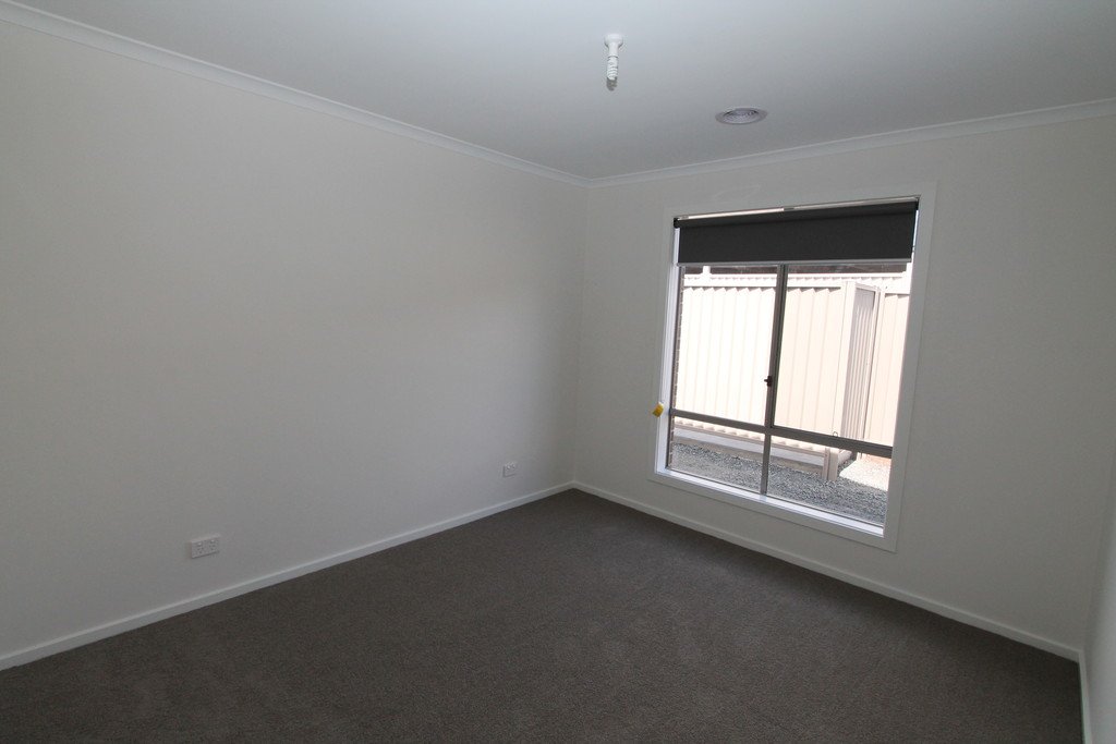 4/11 Spencer Street CANADIAN 5