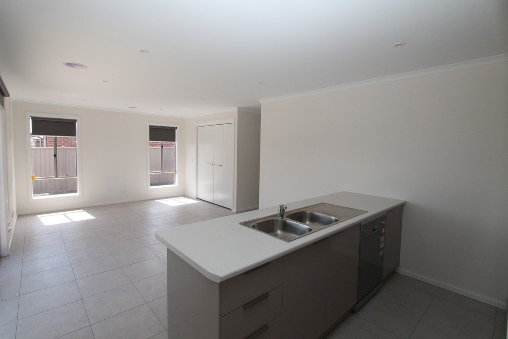 4/11 Spencer Street CANADIAN 10