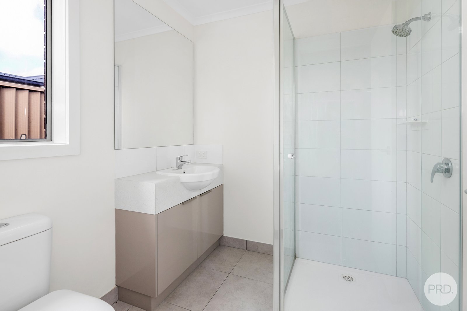 4/11 Spencer Street CANADIAN 4