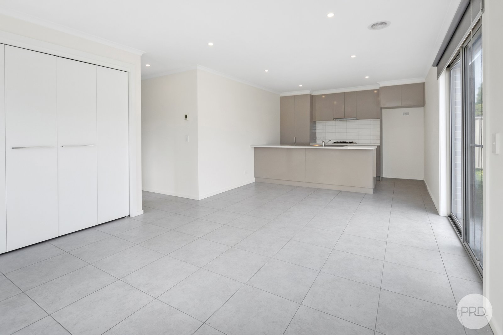 4/11 Spencer Street CANADIAN 9