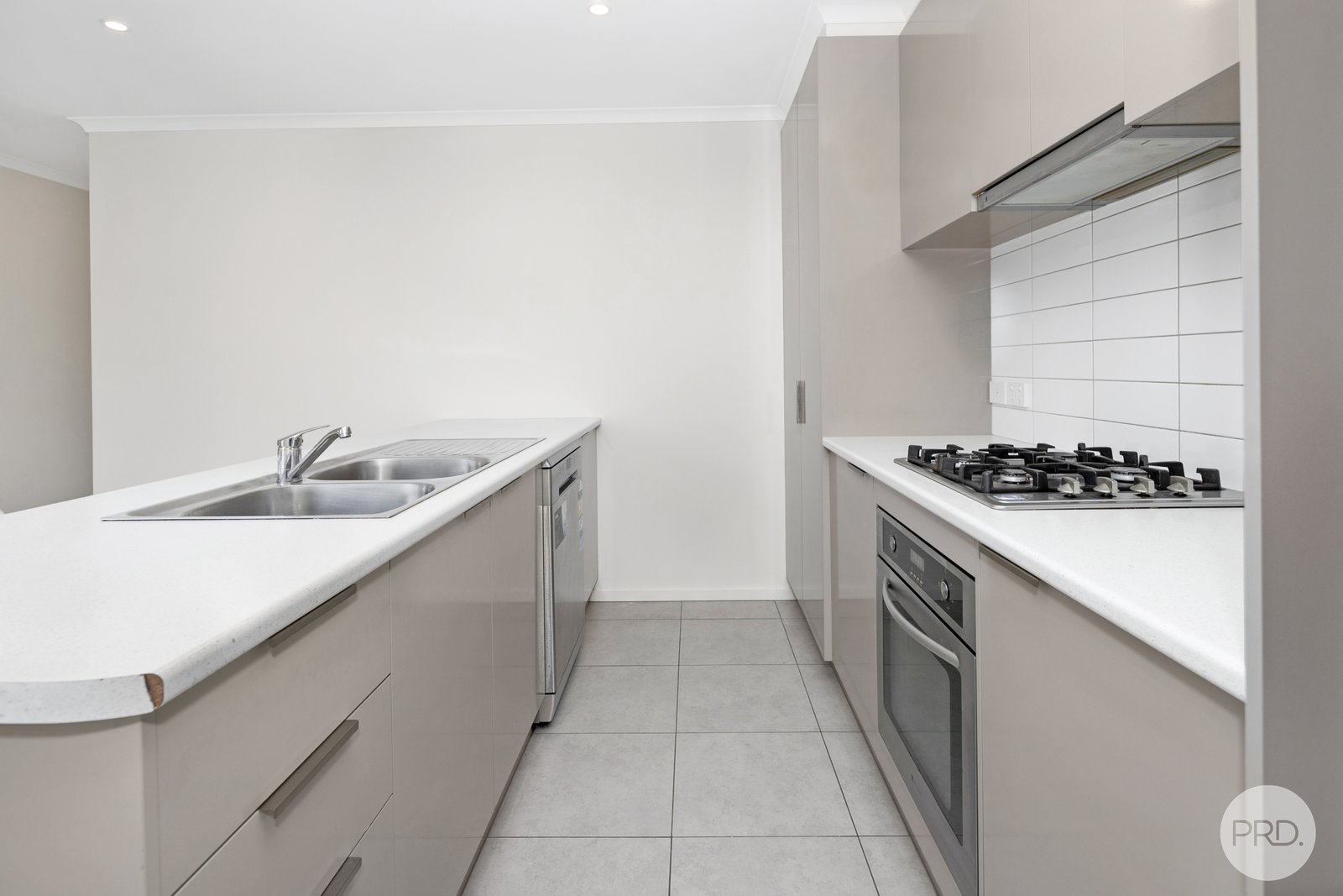 4/11 Spencer Street CANADIAN 10