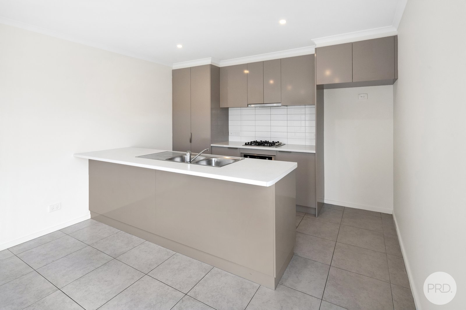 4/11 Spencer Street CANADIAN 11