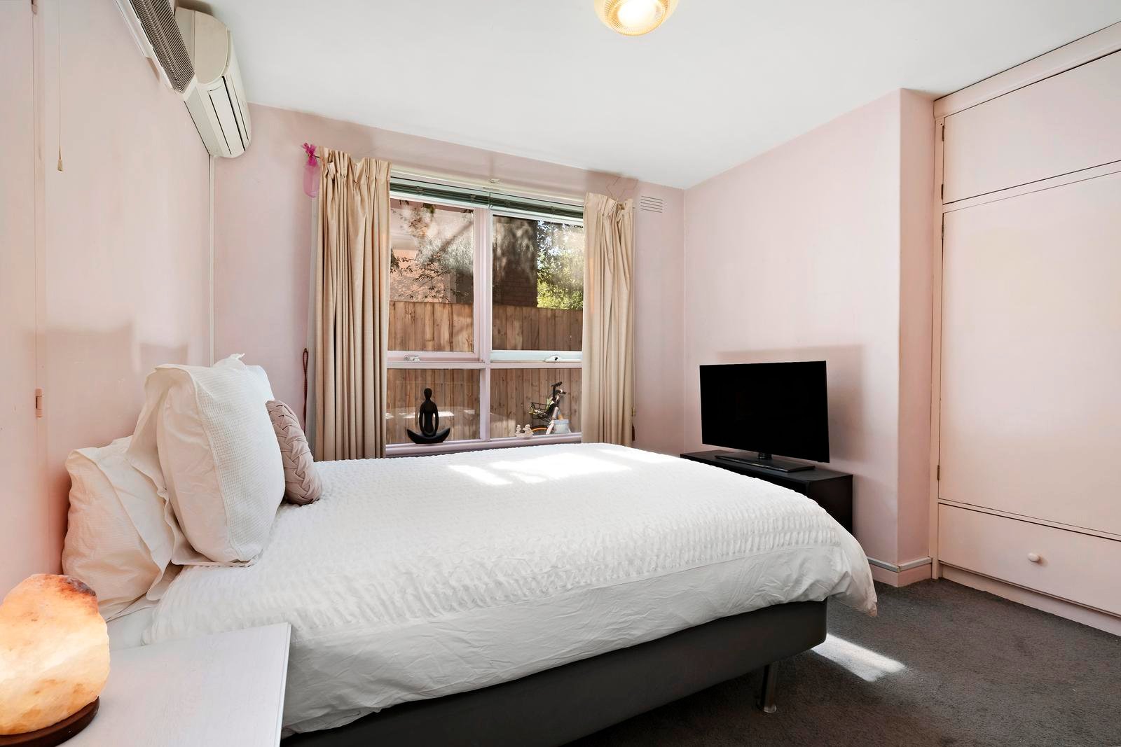 Real Estate and Property in 4/11 Tiuna Grove, Elwood, VIC