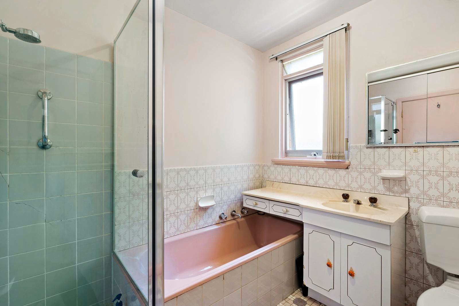 Real Estate and Property in 4/11 Tiuna Grove, Elwood, VIC