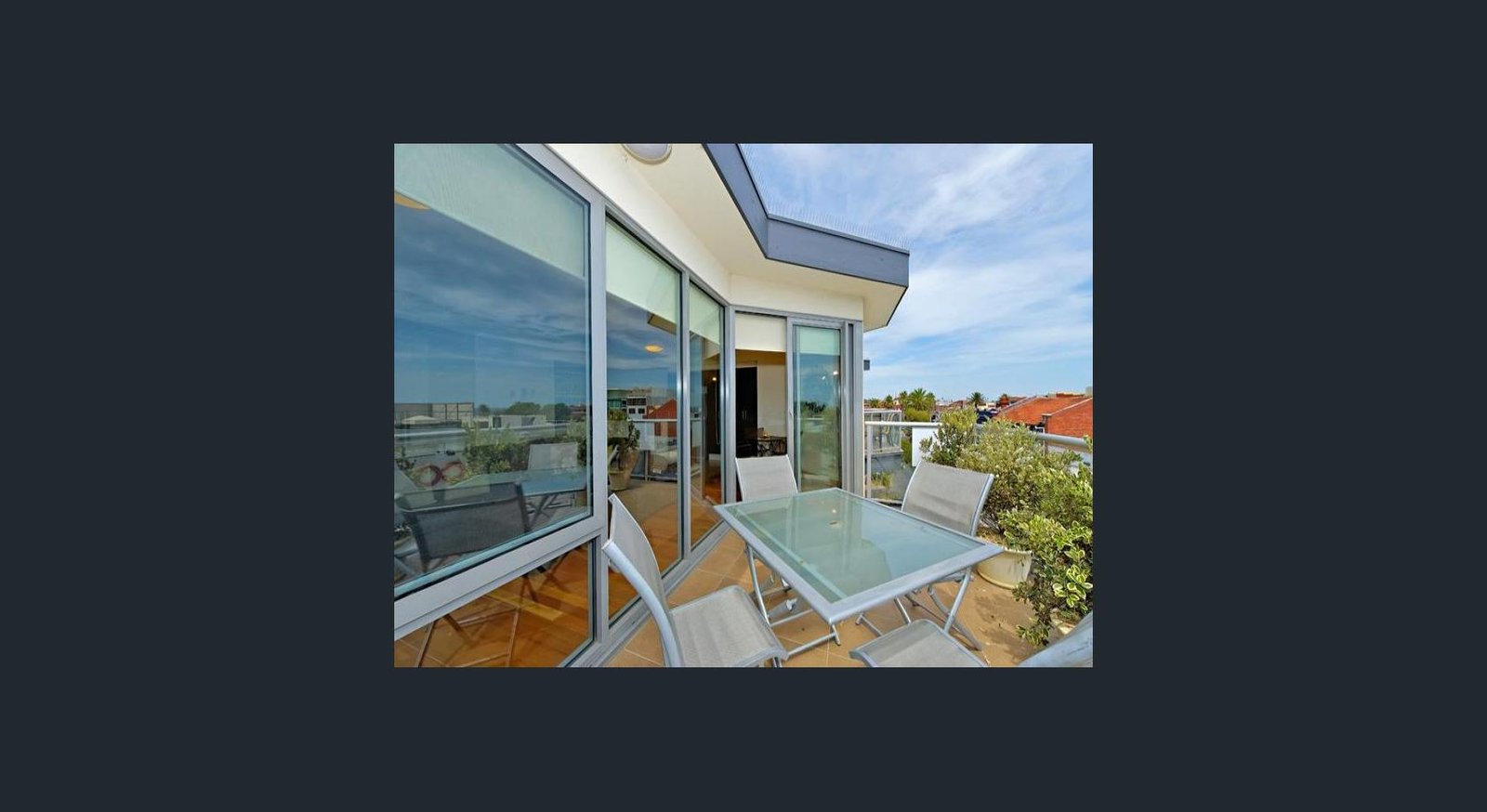 Gallery: 4/11 Waltham Street