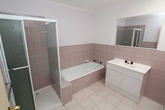 4/110 Park Street East  REDAN 10