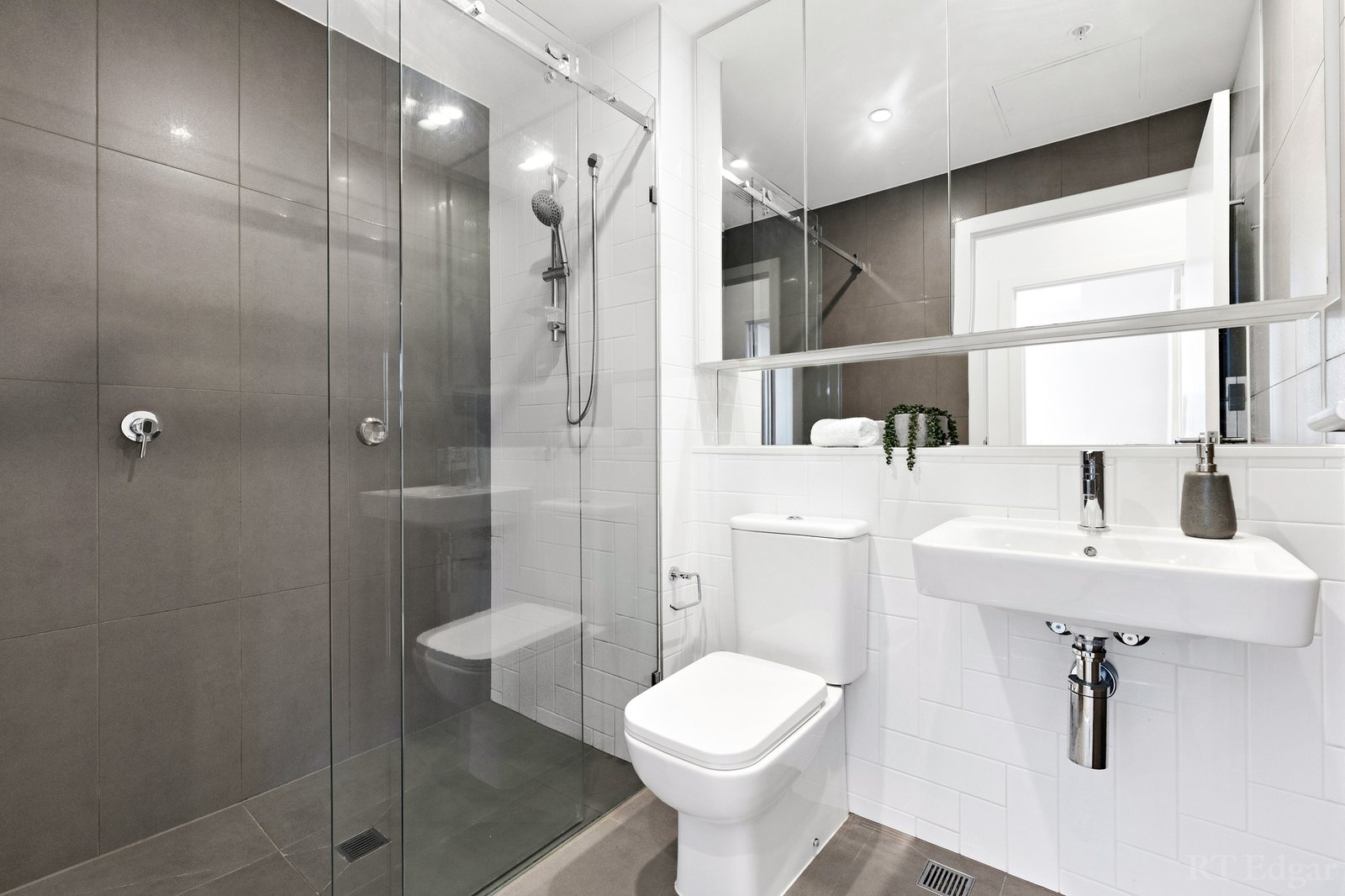 Real Estate and Property in 411/138 Camberwell Road, Hawthorn East, VIC