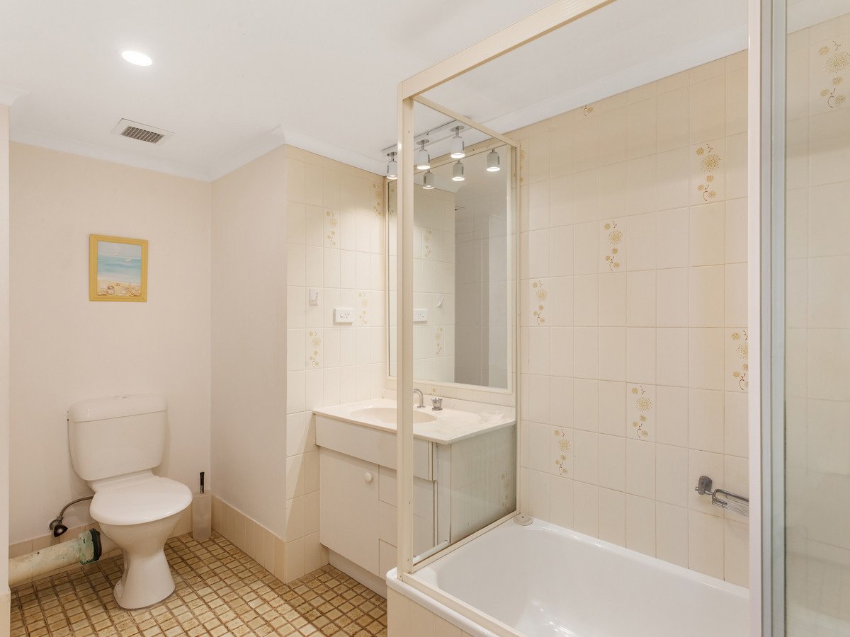 41/114 The Esplanade Burleigh Heads 11