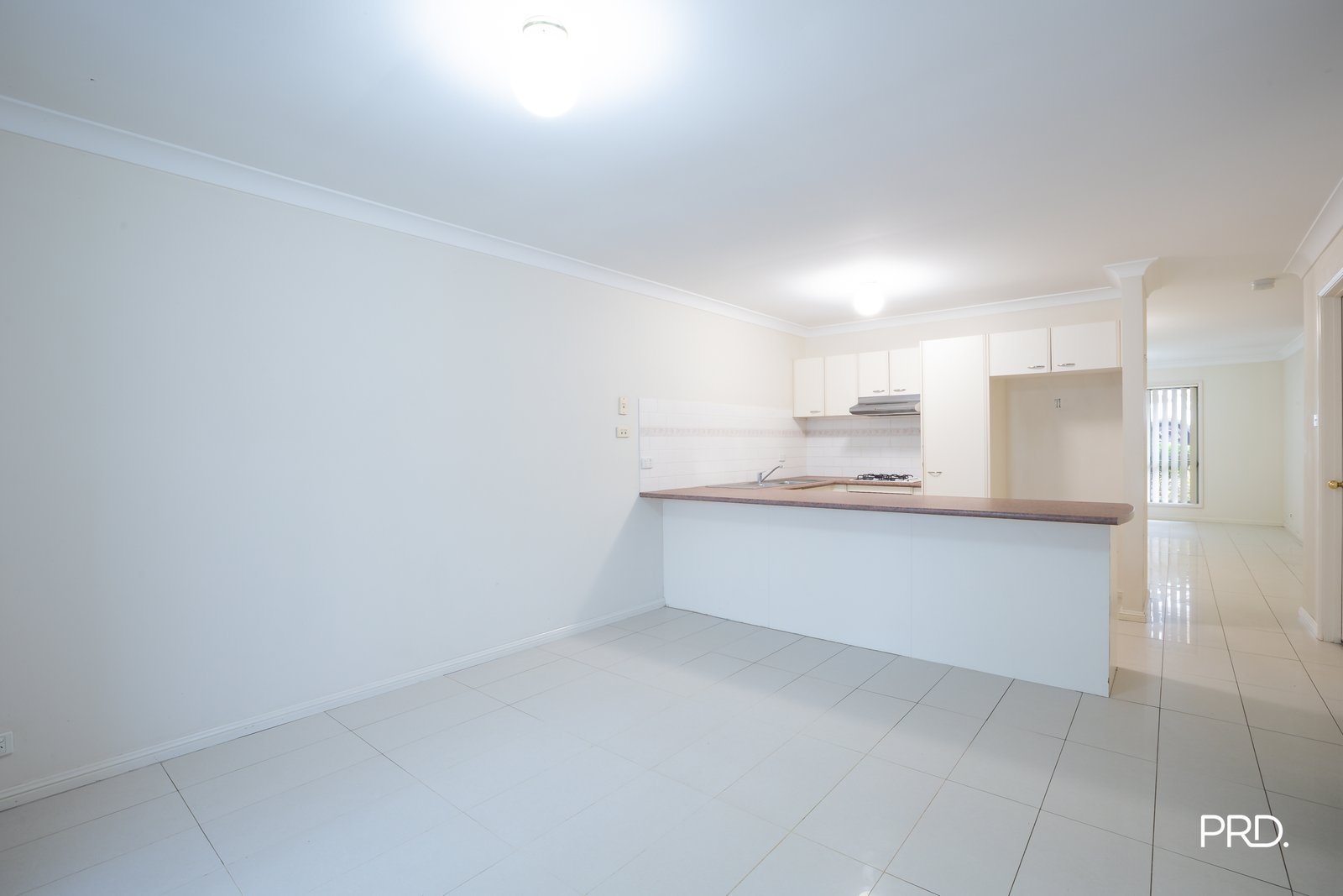 4/113 The Lakes Dr  Glenmore Park 6