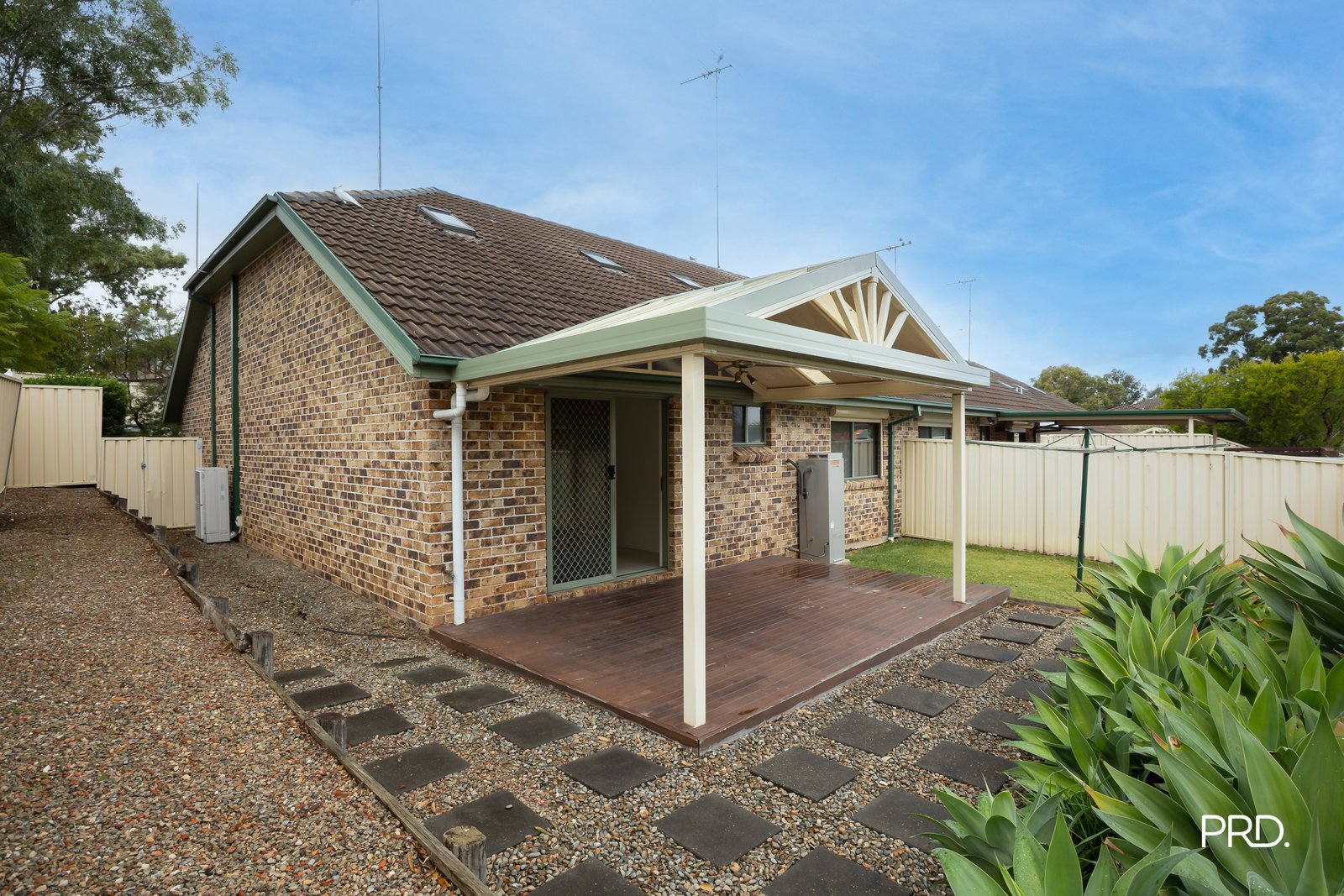 4/113 The Lakes Dr  Glenmore Park 9
