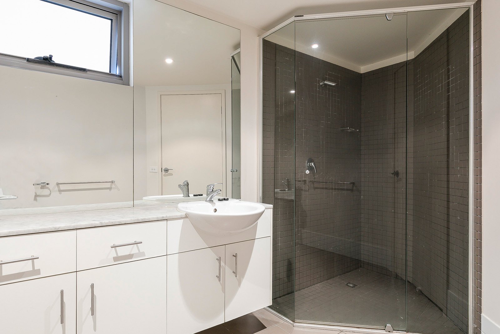 Gallery: 4/119-121 Tennyson Street