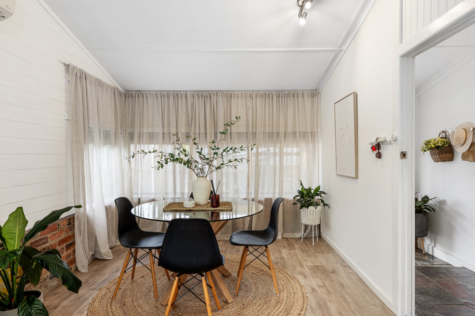 Gallery: 412 Chisholm Street