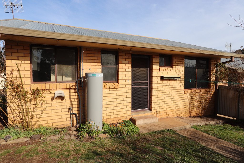 4/12 Gilbert Street TUMBARUMBA 7