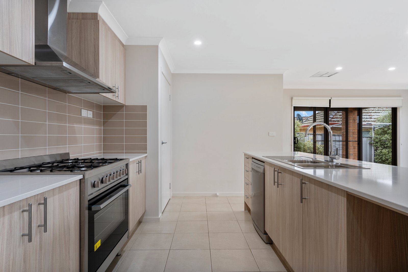 4/12 Heinz Street WHITE HILLS 3