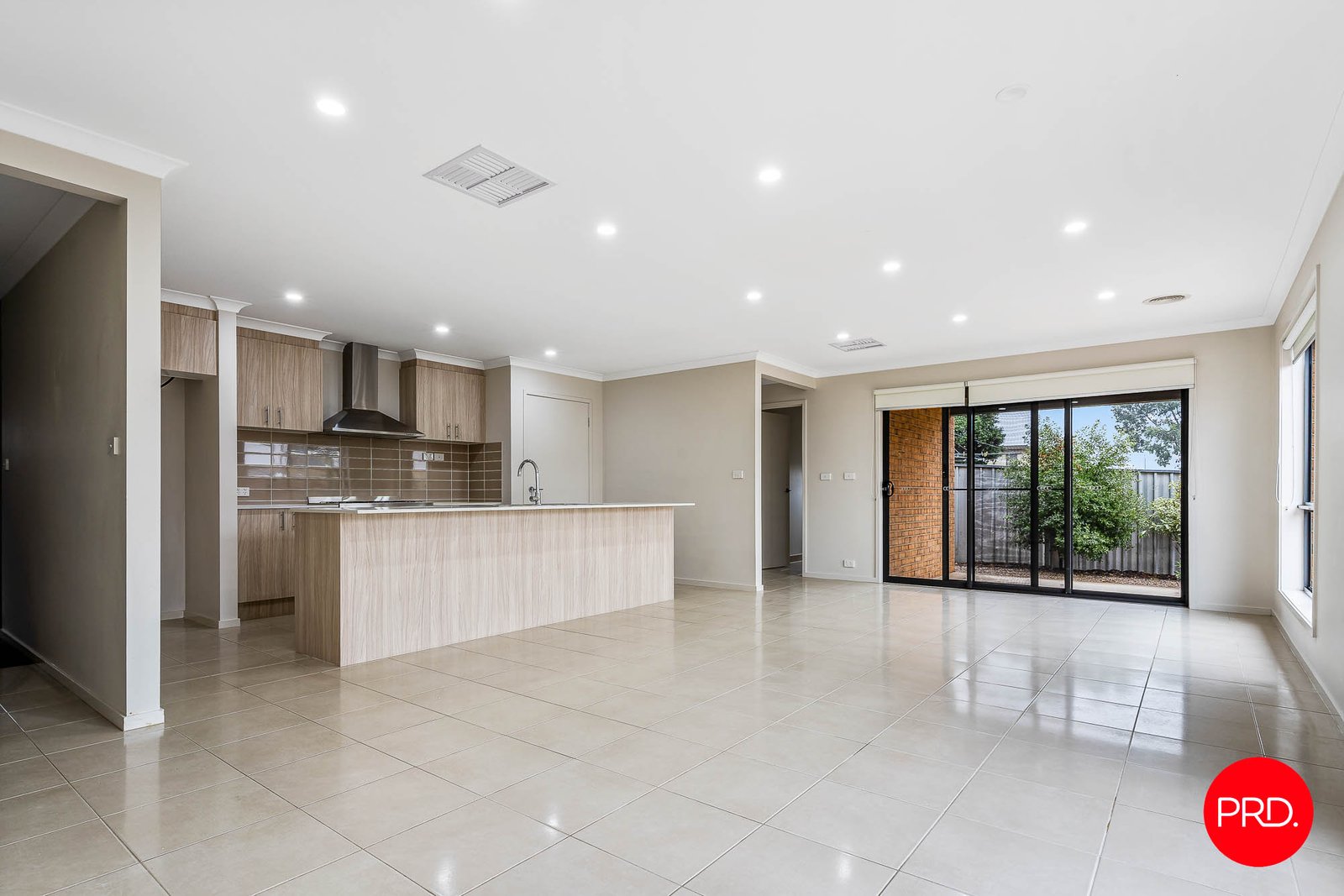 4/12 Heinz Street WHITE HILLS 5