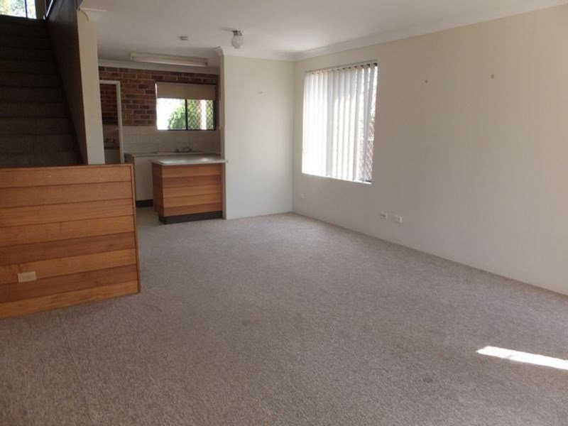 4/12 Illoura Street TAMWORTH 3