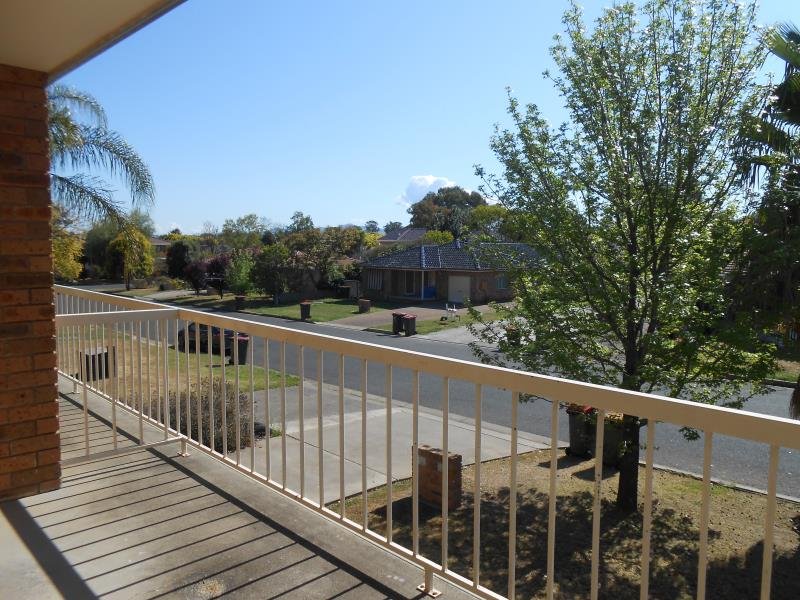 4/12 Illoura Street TAMWORTH 7