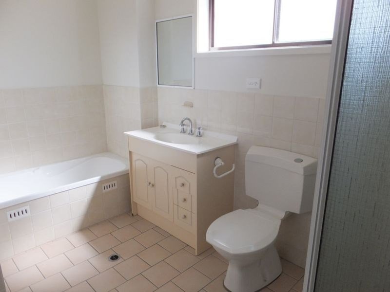 4/12 Illoura Street TAMWORTH 4