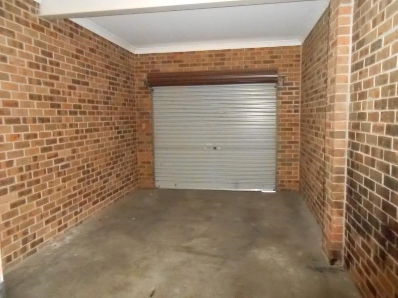 4/12 Illoura Street TAMWORTH 9