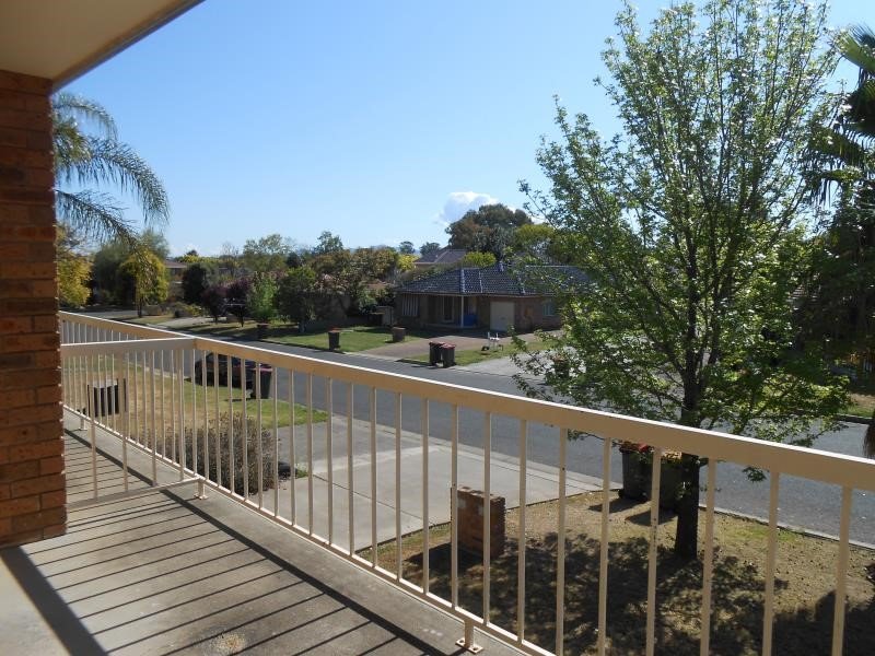 4/12 Illoura Street TAMWORTH 7