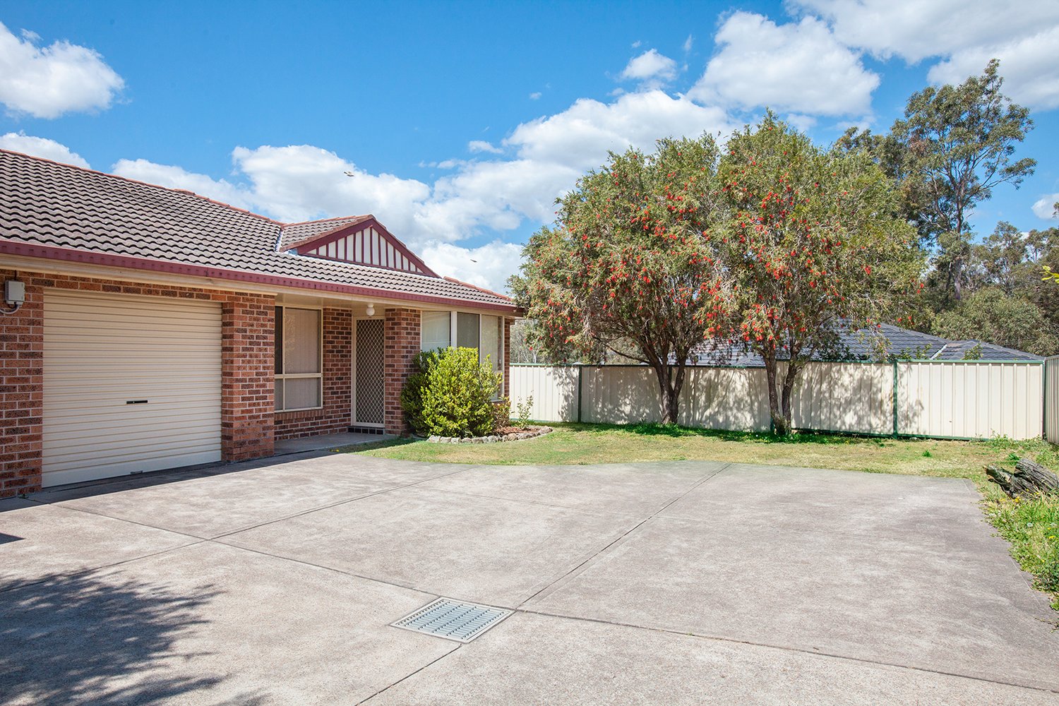 4/12 Proserpine Close ASHTONFIELD 2