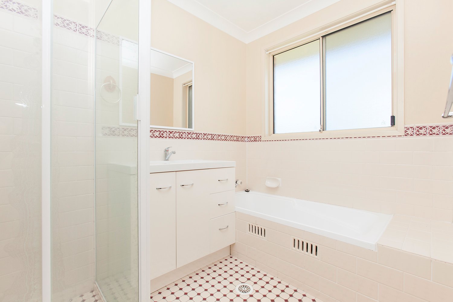 4/12 Proserpine Close ASHTONFIELD 11