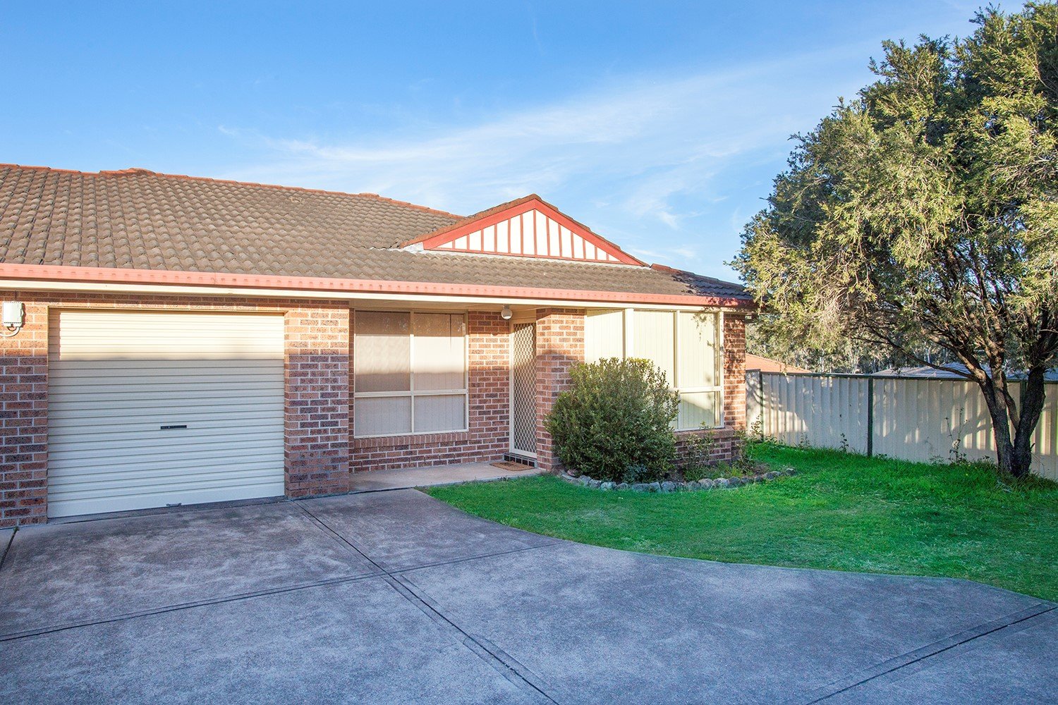 4/12 Proserpine Close ASHTONFIELD 13