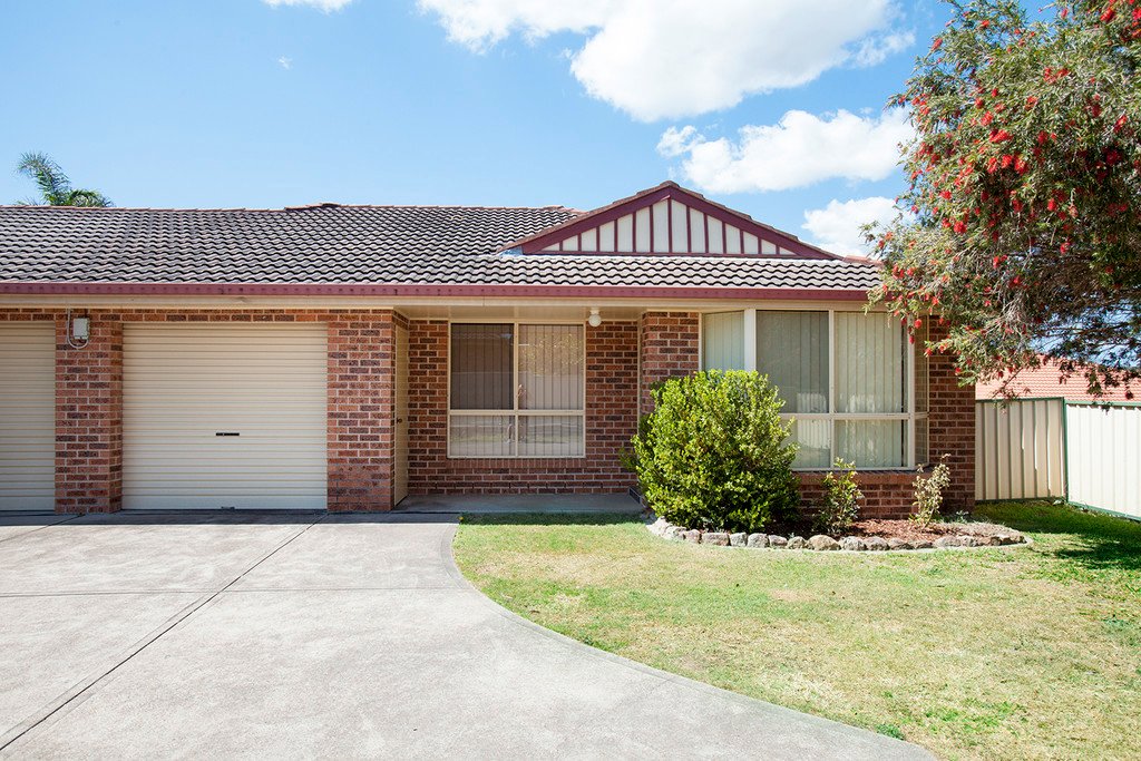 4/12 Proserpine Close ASHTONFIELD 1