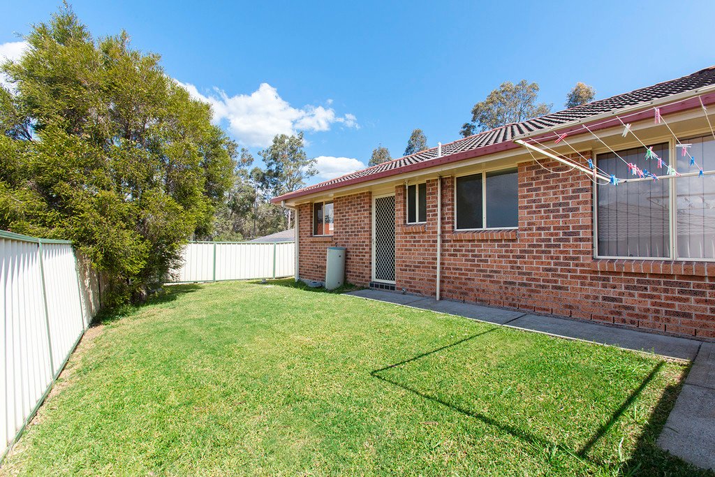 4/12 Proserpine Close ASHTONFIELD 12