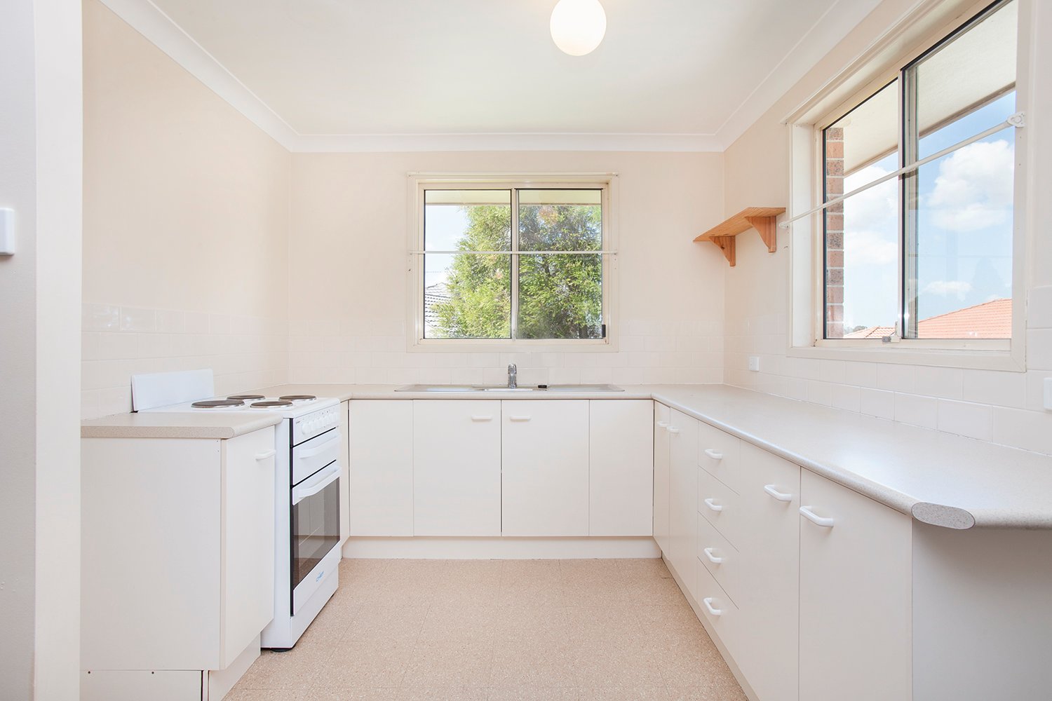 4/12 Proserpine Close ASHTONFIELD 7