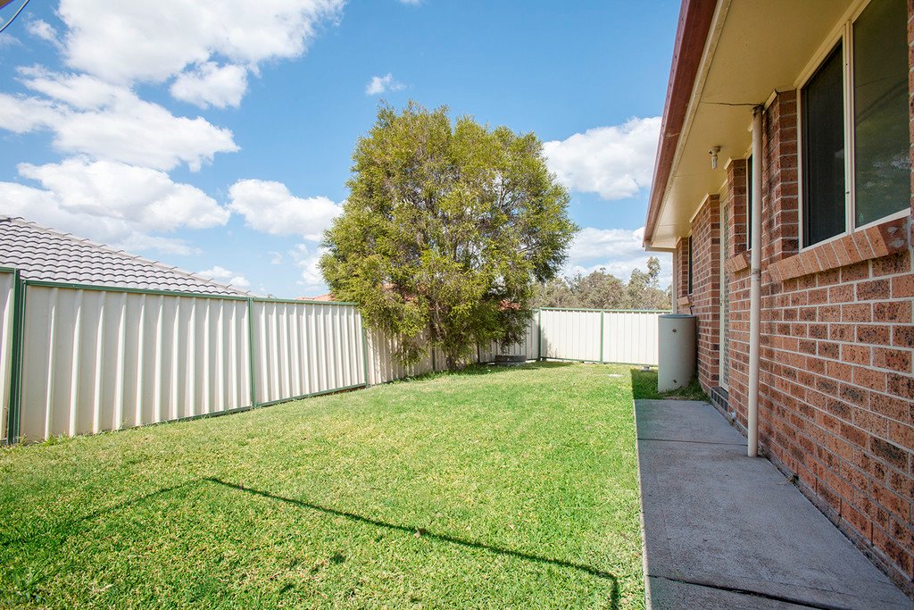 4/12 Proserpine Close ASHTONFIELD 14