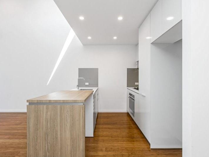 Gallery: 4/12 Russell Street