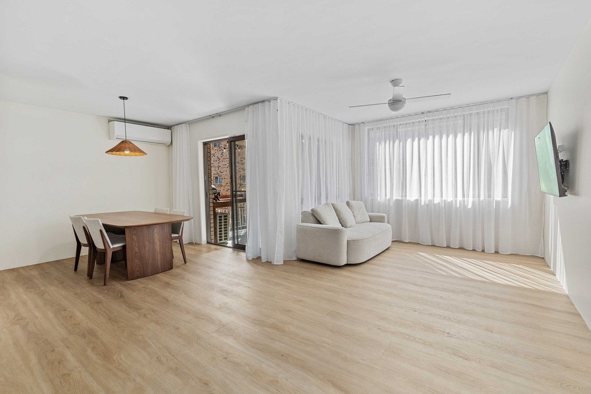 4/12 Second Avenue Broadbeach 1
