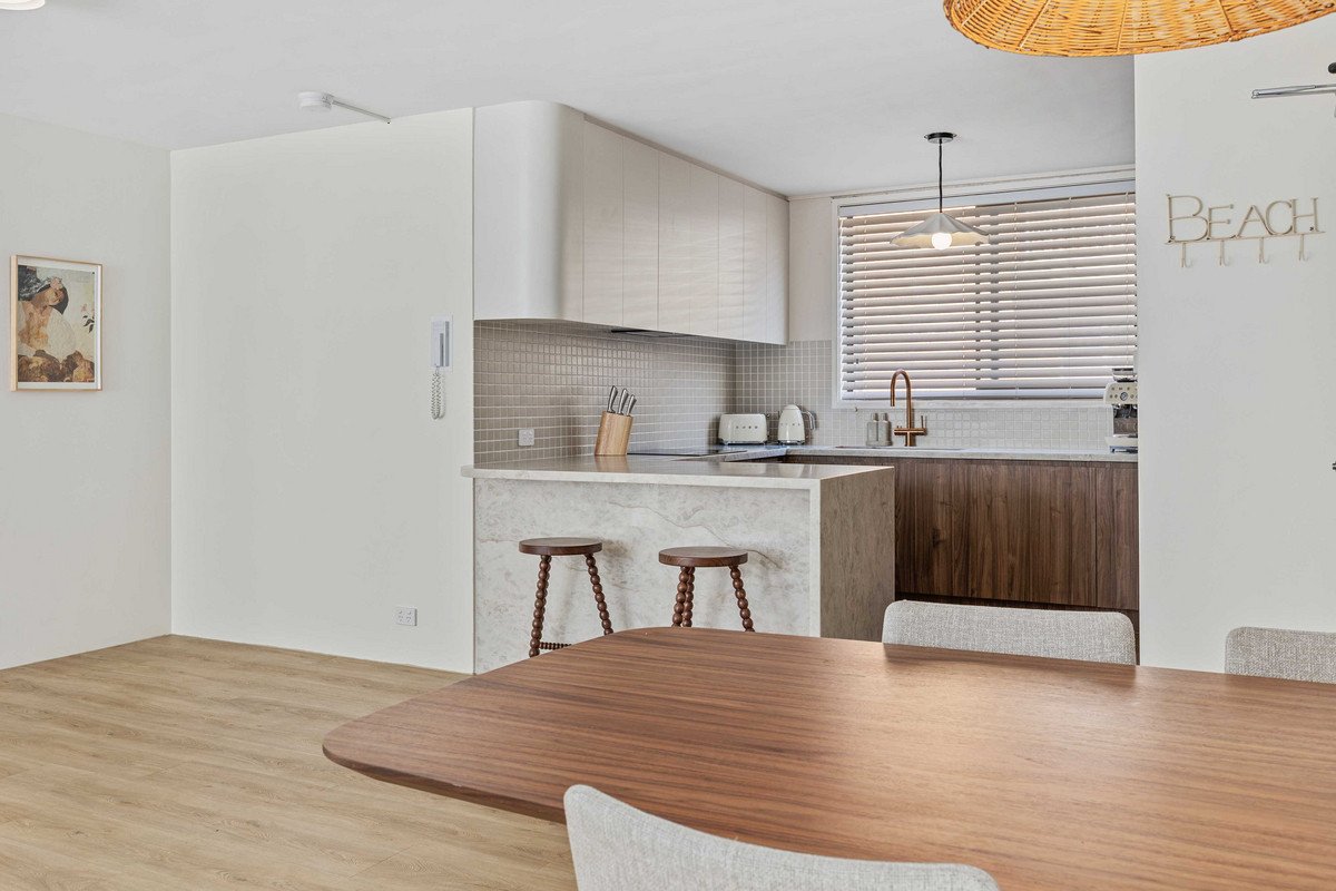 4/12 Second Avenue Broadbeach 5
