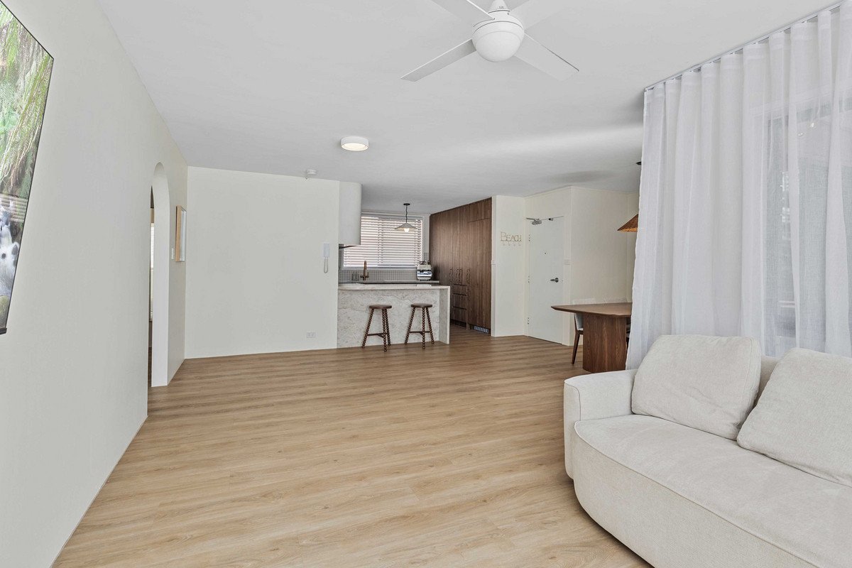 4/12 Second Avenue Broadbeach 9