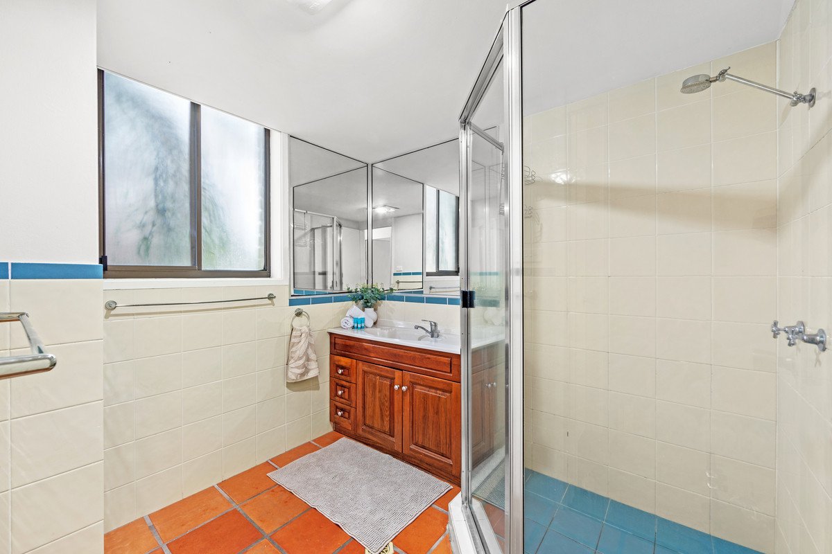 4/12 Second Avenue Broadbeach 7