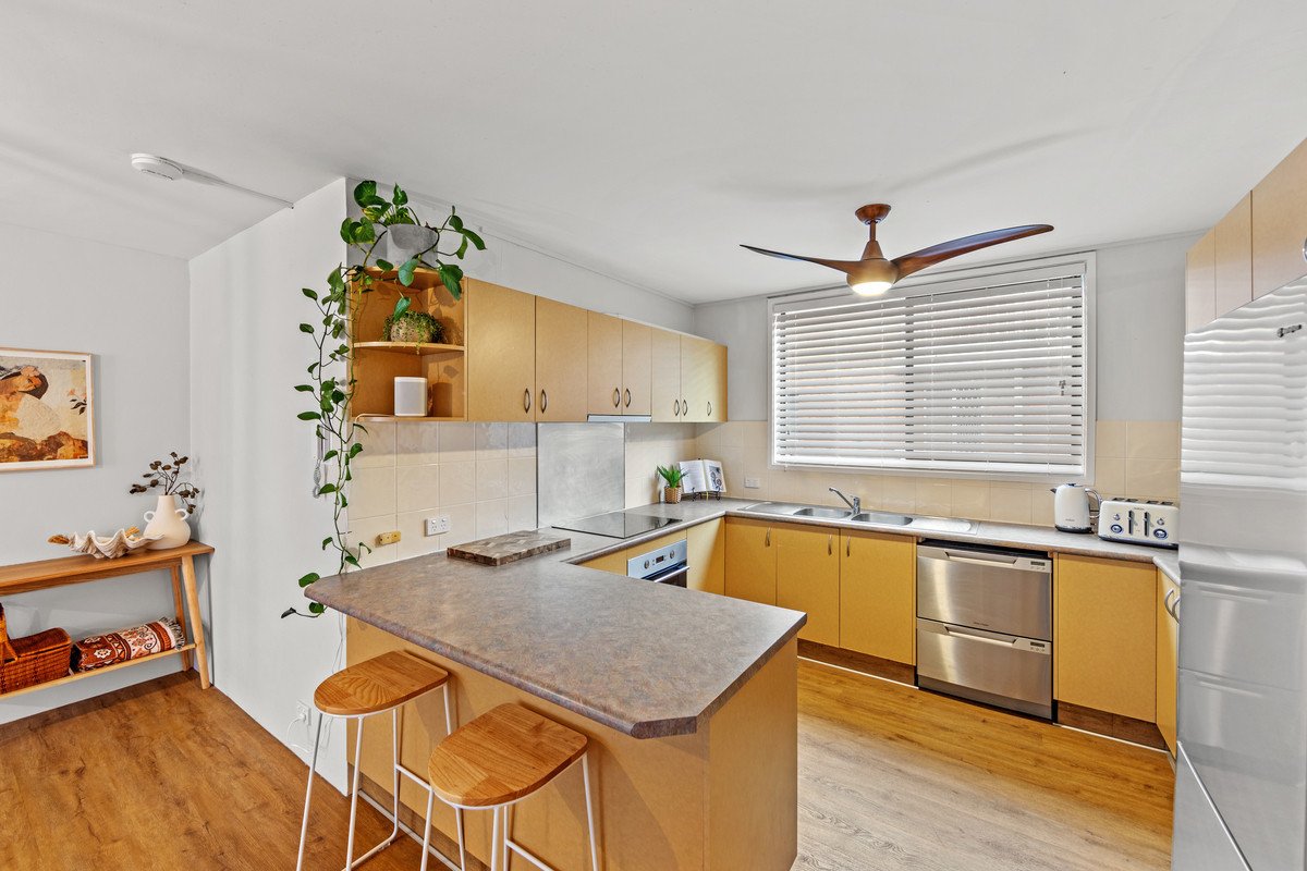 4/12 Second Avenue Broadbeach 2