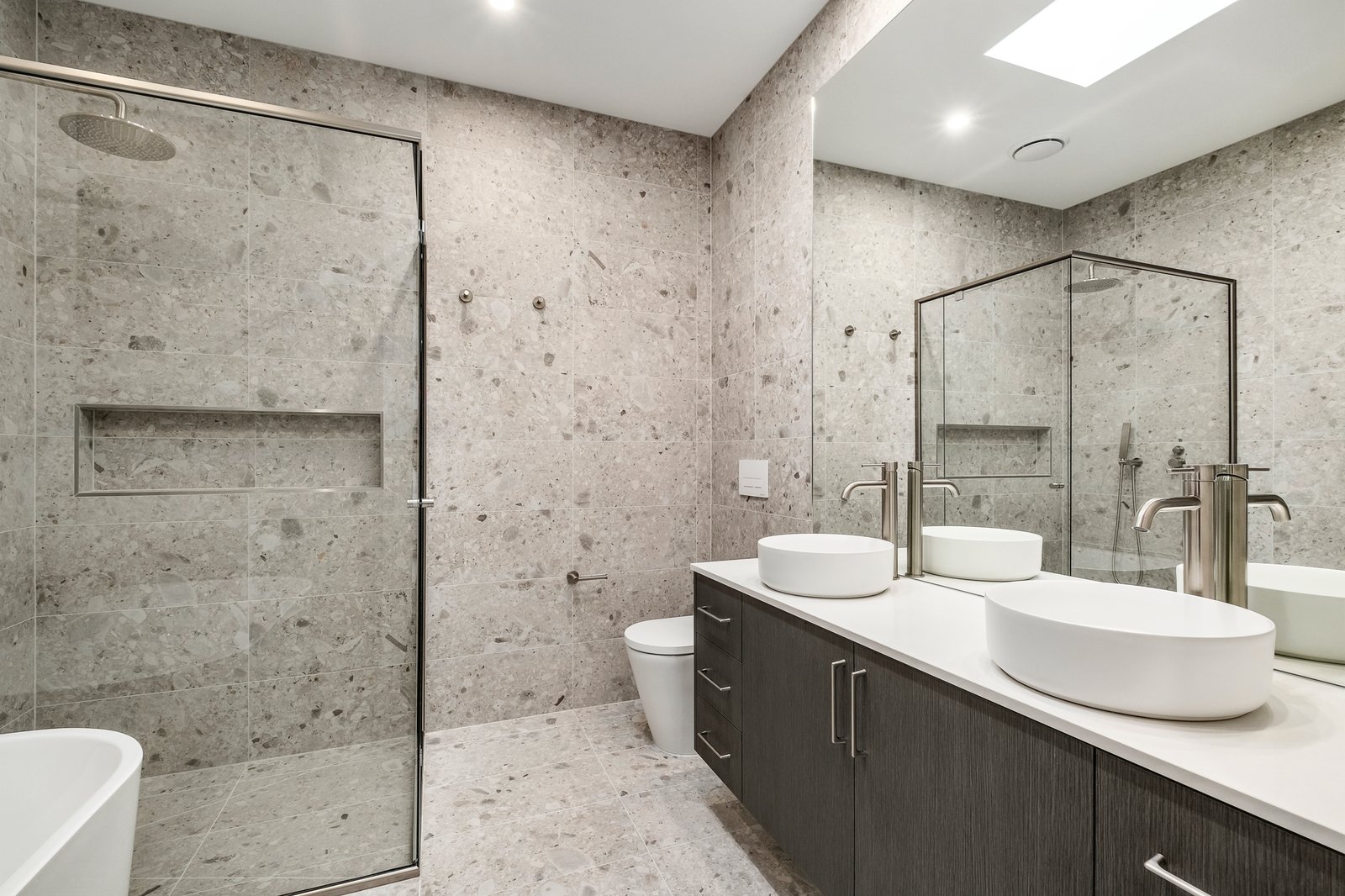 Gallery: 4/12 Woods Avenue