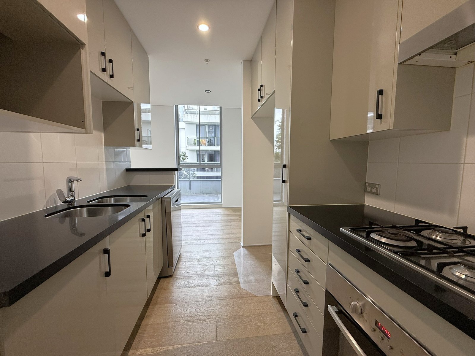 412/3 Como Crescent SOUTHPORT 4