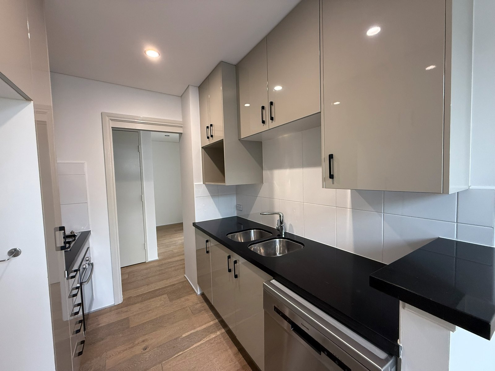 412/3 Como Crescent SOUTHPORT 5