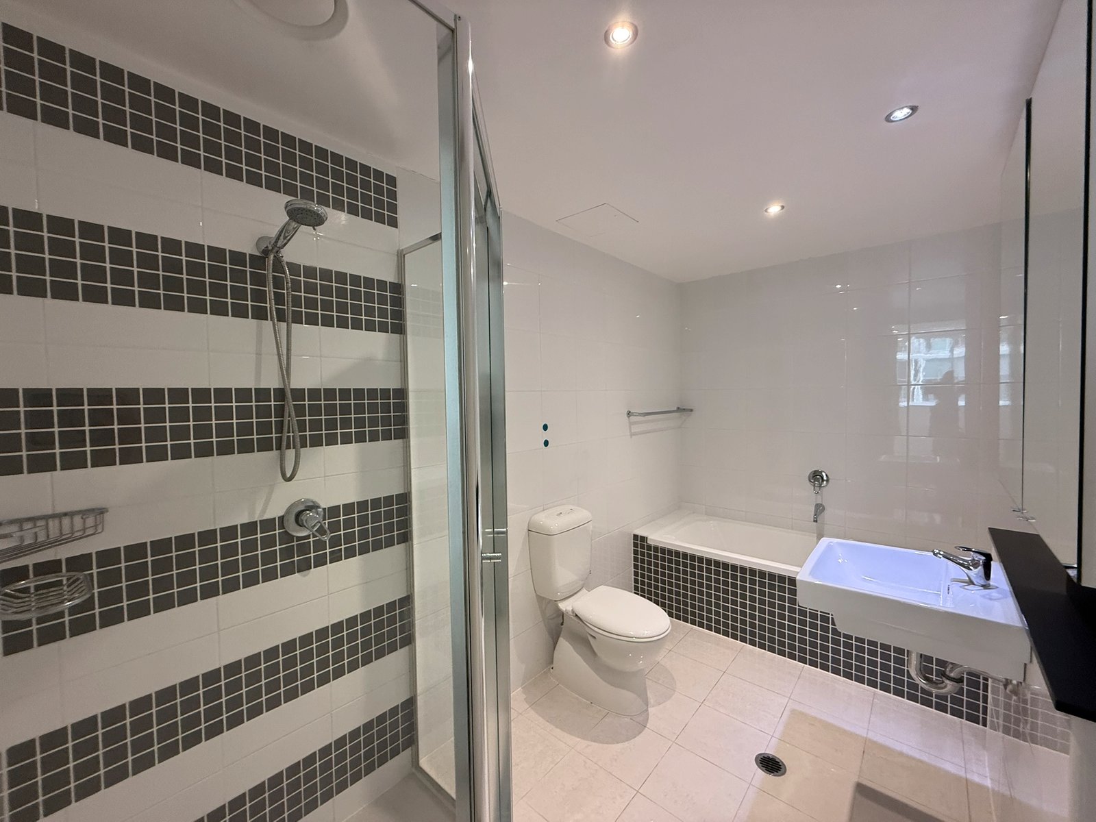 412/3 Como Crescent SOUTHPORT 7