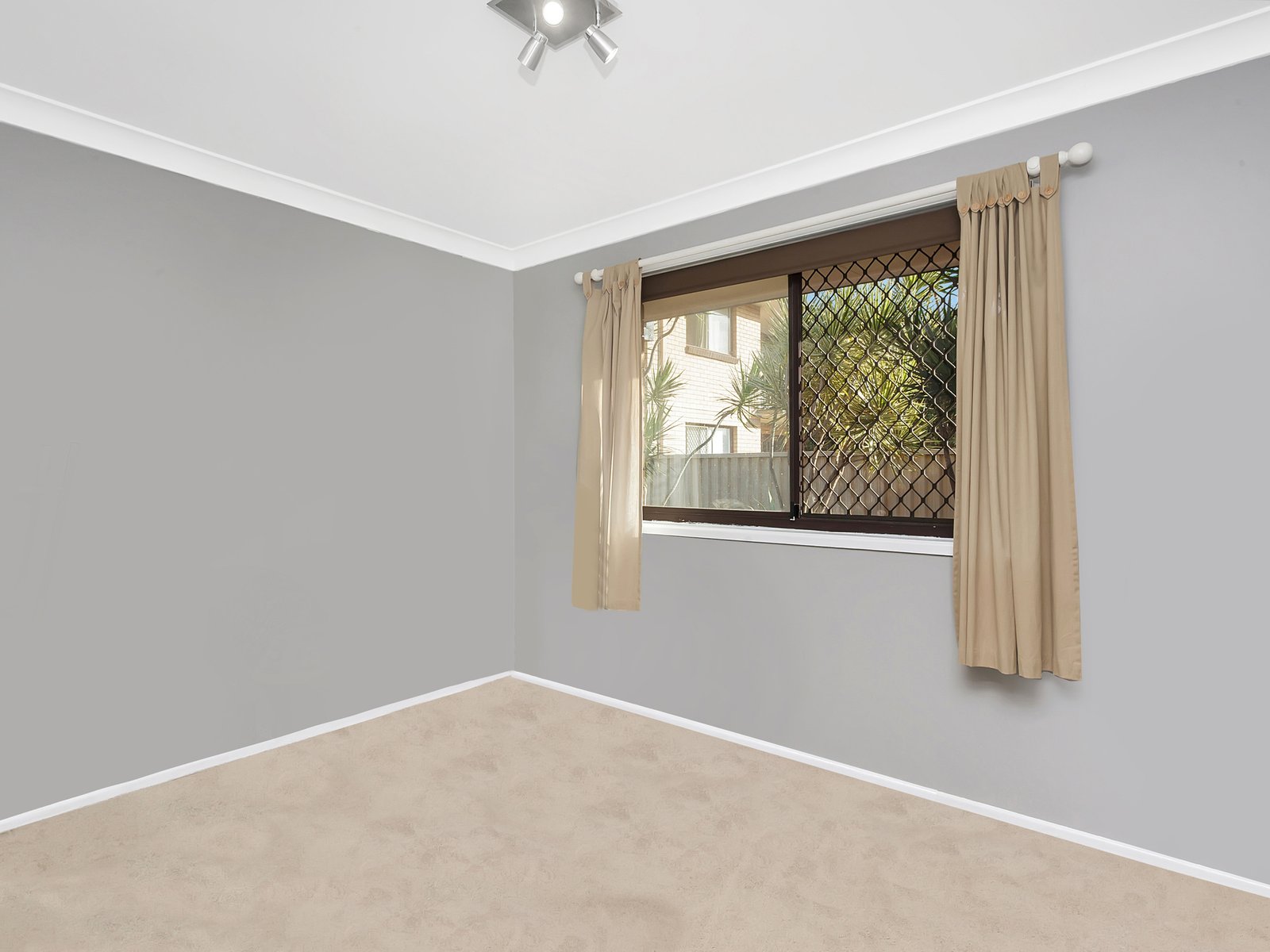 4/127 Sunshine Boulevard MERMAID WATERS 6
