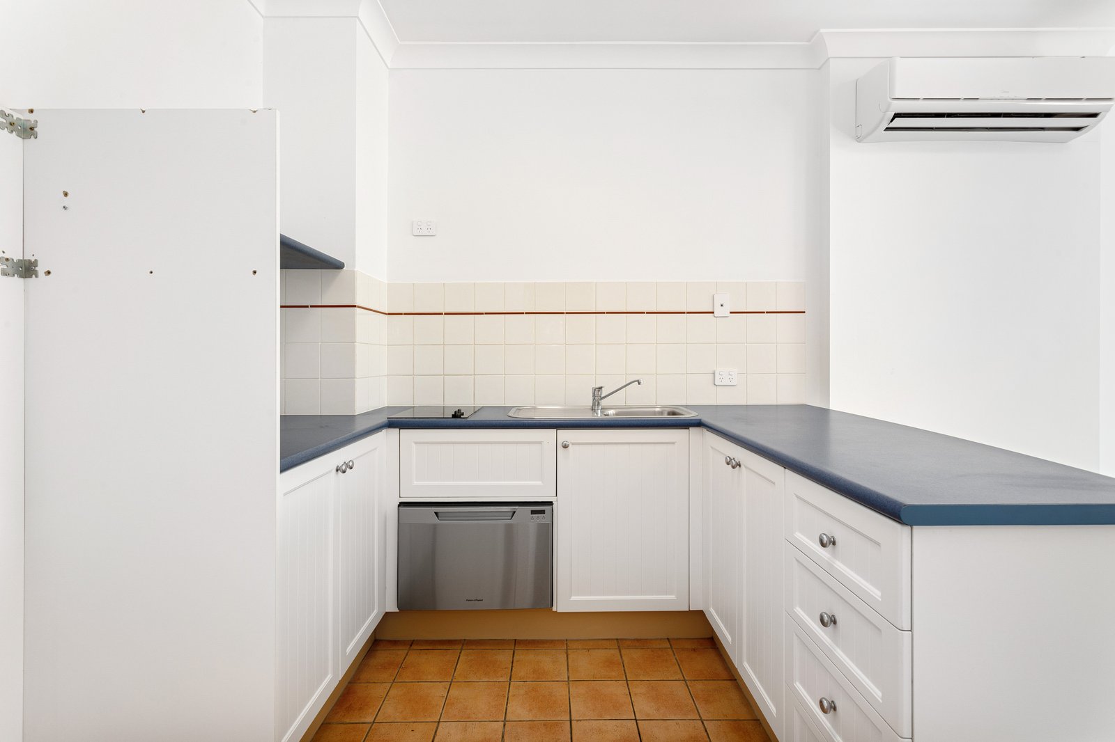 412/99 Griffith Street COOLANGATTA 4